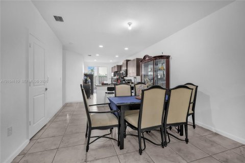 Touwnhouse à louer à Homestead, Floride: 4 chambres, 178 m2 № 2415895 - photo 9