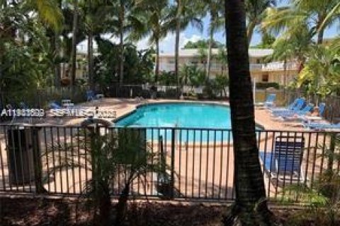 Снять в аренду кондоминиум в Окленд-Парк, Флорида 2 спальни, 71.53м2, № 1990543 - фото 2