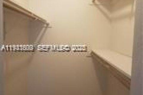 Снять в аренду кондоминиум в Окленд-Парк, Флорида 2 спальни, 71.53м2, № 1990543 - фото 8