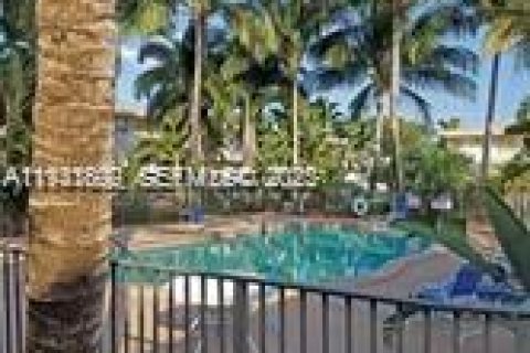 Снять в аренду кондоминиум в Окленд-Парк, Флорида 2 спальни, 71.53м2, № 1990543 - фото 13