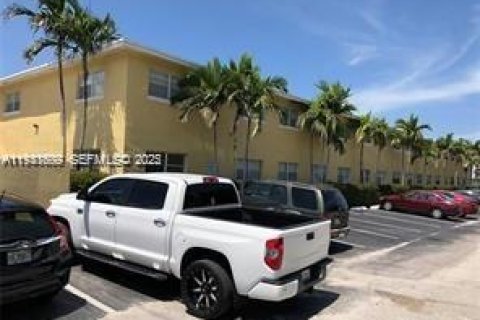 Снять в аренду кондоминиум в Окленд-Парк, Флорида 2 спальни, 71.53м2, № 1990543 - фото 3