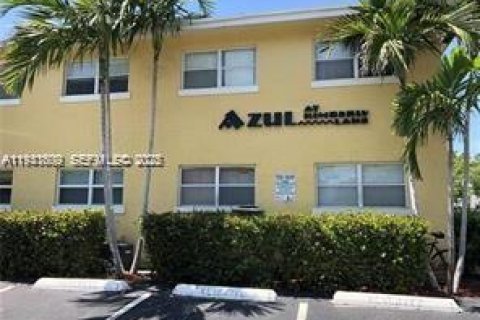 Снять в аренду кондоминиум в Окленд-Парк, Флорида 2 спальни, 71.53м2, № 1990543 - фото 1