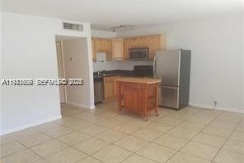 Снять в аренду кондоминиум в Окленд-Парк, Флорида 2 спальни, 71.53м2, № 1990543 - фото 12