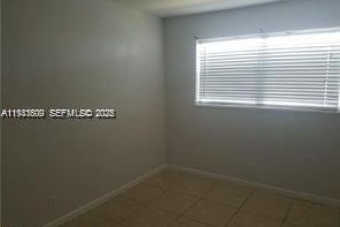 Снять в аренду кондоминиум в Окленд-Парк, Флорида 2 спальни, 71.53м2, № 1990543 - фото 10