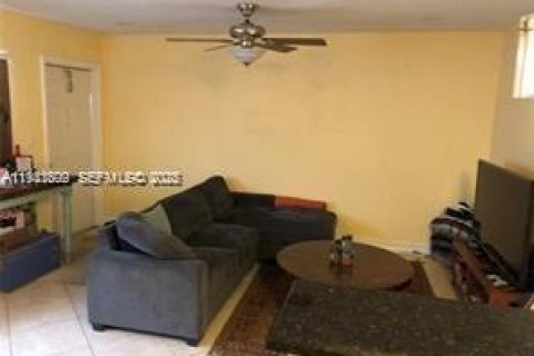 Снять в аренду кондоминиум в Окленд-Парк, Флорида 2 спальни, 71.53м2, № 1990543 - фото 7