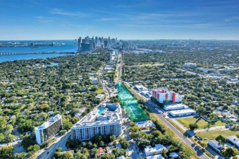 Propiedad comercial en venta en Miami, Florida № 1959157 - foto 2