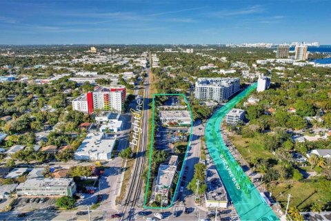 Propiedad comercial en venta en Miami, Florida № 1959157 - foto 1