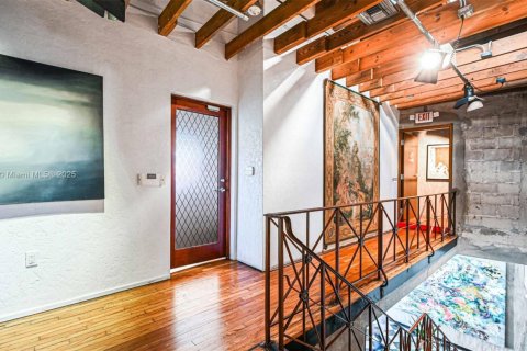 Propiedad comercial en venta en Miami, Florida № 1959157 - foto 9