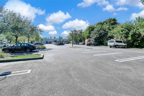 Propiedad comercial en venta en Miami, Florida № 1959157 - foto 7