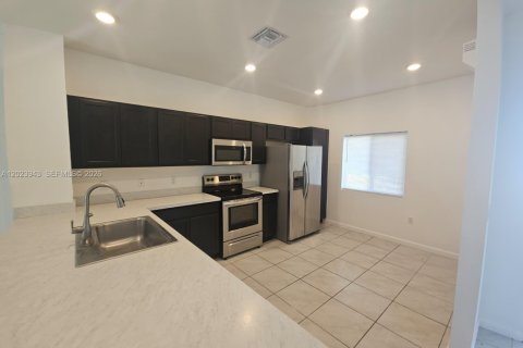Touwnhouse à louer à Miami Gardens, Floride: 3 chambres, 133.97 m2 № 2077791 - photo 10