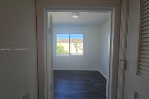 Touwnhouse à louer à Miami Gardens, Floride: 3 chambres, 133.97 m2 № 2077791 - photo 12