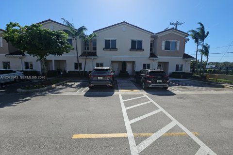 Touwnhouse à louer à Miami Gardens, Floride: 3 chambres, 133.97 m2 № 2077791 - photo 5