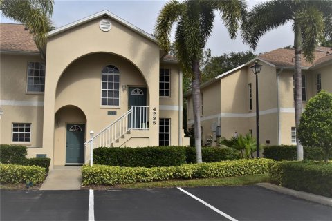 Condominio en alquiler en Sarasota, Florida, 2 dormitorios, 99.22 m2 № 682888 - foto 1