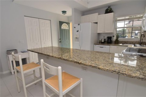 Condominio en alquiler en Sarasota, Florida, 2 dormitorios, 99.22 m2 № 682888 - foto 3