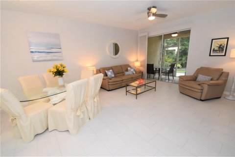 Condominio en alquiler en Sarasota, Florida, 2 dormitorios, 99.22 m2 № 682888 - foto 4