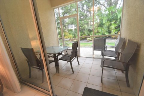 Condominio en alquiler en Sarasota, Florida, 2 dormitorios, 99.22 m2 № 682888 - foto 5