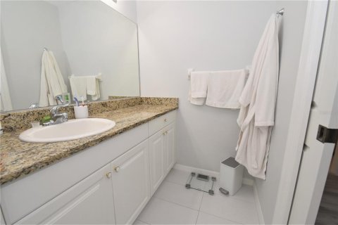 Condominio en alquiler en Sarasota, Florida, 2 dormitorios, 99.22 m2 № 682888 - foto 7