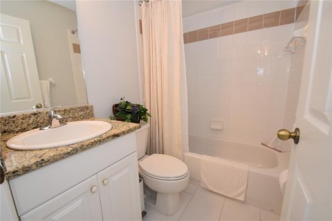Condominio en alquiler en Sarasota, Florida, 2 dormitorios, 99.22 m2 № 682888 - foto 9