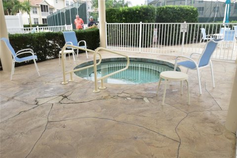 Condominio en alquiler en Sarasota, Florida, 2 dormitorios, 99.22 m2 № 682888 - foto 12