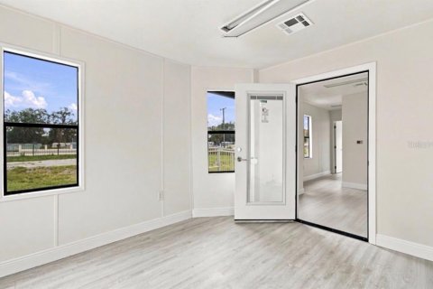 Propiedad comercial en venta en Tampa, Florida № 2322426 - foto 18
