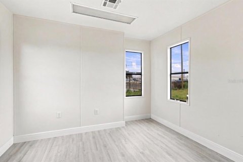 Propiedad comercial en venta en Tampa, Florida № 2322426 - foto 17