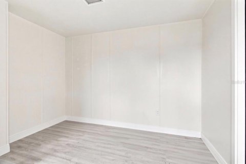 Propiedad comercial en venta en Tampa, Florida № 2322426 - foto 16