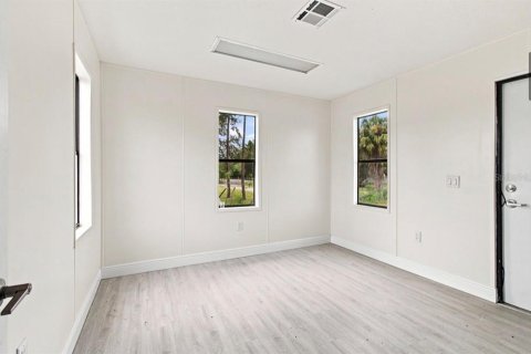 Propiedad comercial en venta en Tampa, Florida № 2322426 - foto 12