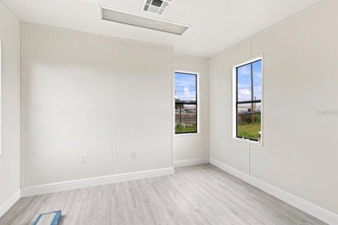 Propiedad comercial en venta en Tampa, Florida № 2322426 - foto 11