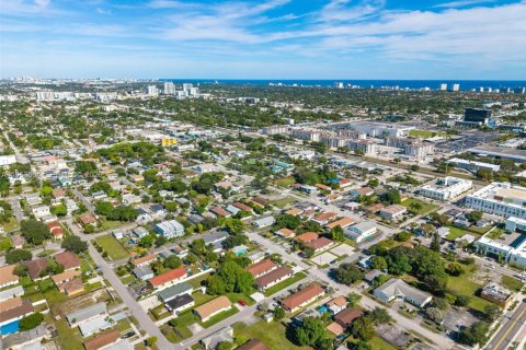 Купить коммерческую недвижимость в Халландейл-Бич, Флорида 241.55м2, № 2027500 - фото 24