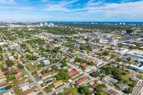 Купить коммерческую недвижимость в Халландейл-Бич, Флорида 241.55м2, № 2027500 - фото 20