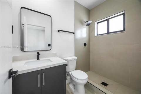 Купить коммерческую недвижимость в Халландейл-Бич, Флорида 241.55м2, № 2027500 - фото 13