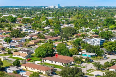 Купить коммерческую недвижимость в Халландейл-Бич, Флорида 241.55м2, № 2027500 - фото 25