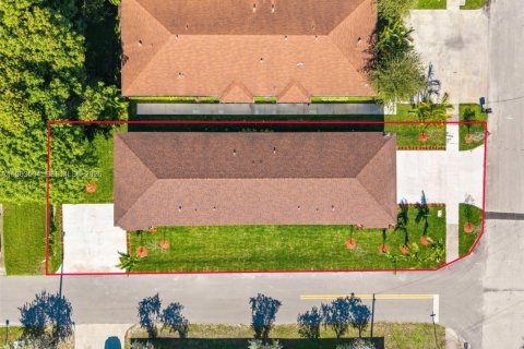 Купить коммерческую недвижимость в Халландейл-Бич, Флорида 241.55м2, № 2027500 - фото 27