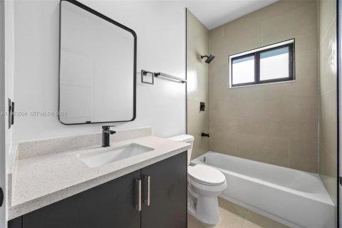 Купить коммерческую недвижимость в Халландейл-Бич, Флорида 241.55м2, № 2027500 - фото 11