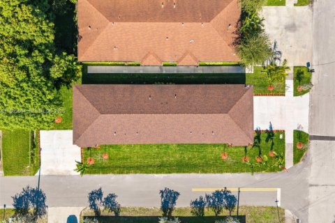 Купить коммерческую недвижимость в Халландейл-Бич, Флорида 241.55м2, № 2027500 - фото 28