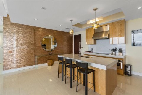 Condo in Bal Harbour, Florida, 2 bedrooms  № 1861812 - photo 10