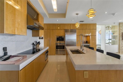 Condo in Bal Harbour, Florida, 2 bedrooms  № 1861812 - photo 8