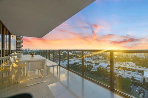 Condo in Bal Harbour, Florida, 2 bedrooms  № 1861812 - photo 1