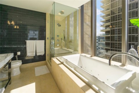 Condo in Bal Harbour, Florida, 2 bedrooms  № 1861812 - photo 22