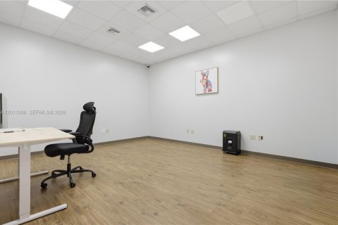 Commercial property in Sunrise, Florida № 2074504 - photo 10