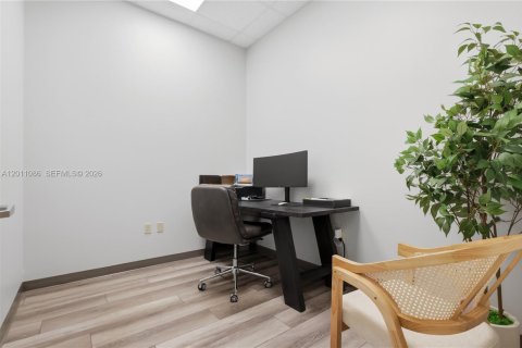 Commercial property in Sunrise, Florida № 2074504 - photo 18
