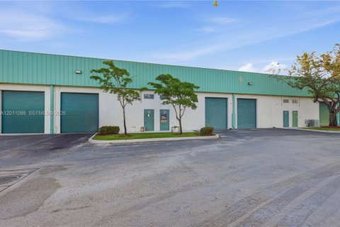 Commercial property in Sunrise, Florida № 2074504 - photo 22