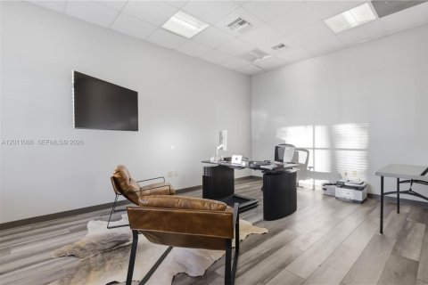Commercial property in Sunrise, Florida № 2074504 - photo 4