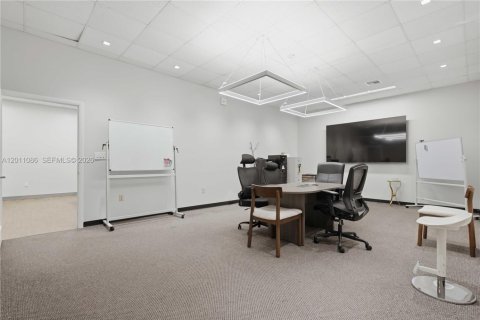 Commercial property in Sunrise, Florida № 2074504 - photo 12
