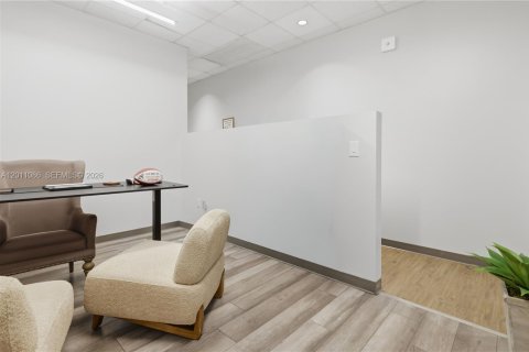 Commercial property in Sunrise, Florida № 2074504 - photo 15