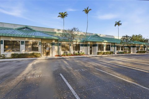 Commercial property in Sunrise, Florida № 2074504