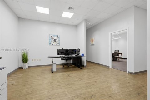 Commercial property in Sunrise, Florida № 2074504 - photo 7