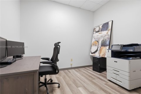 Commercial property in Sunrise, Florida № 2074504 - photo 11