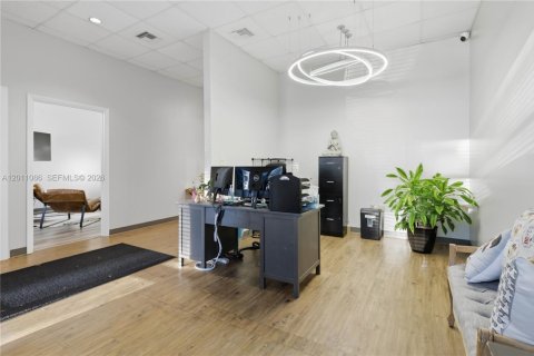 Commercial property in Sunrise, Florida № 2074504 - photo 3