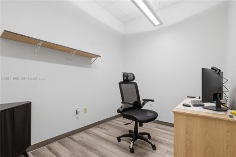 Commercial property in Sunrise, Florida № 2074504 - photo 17